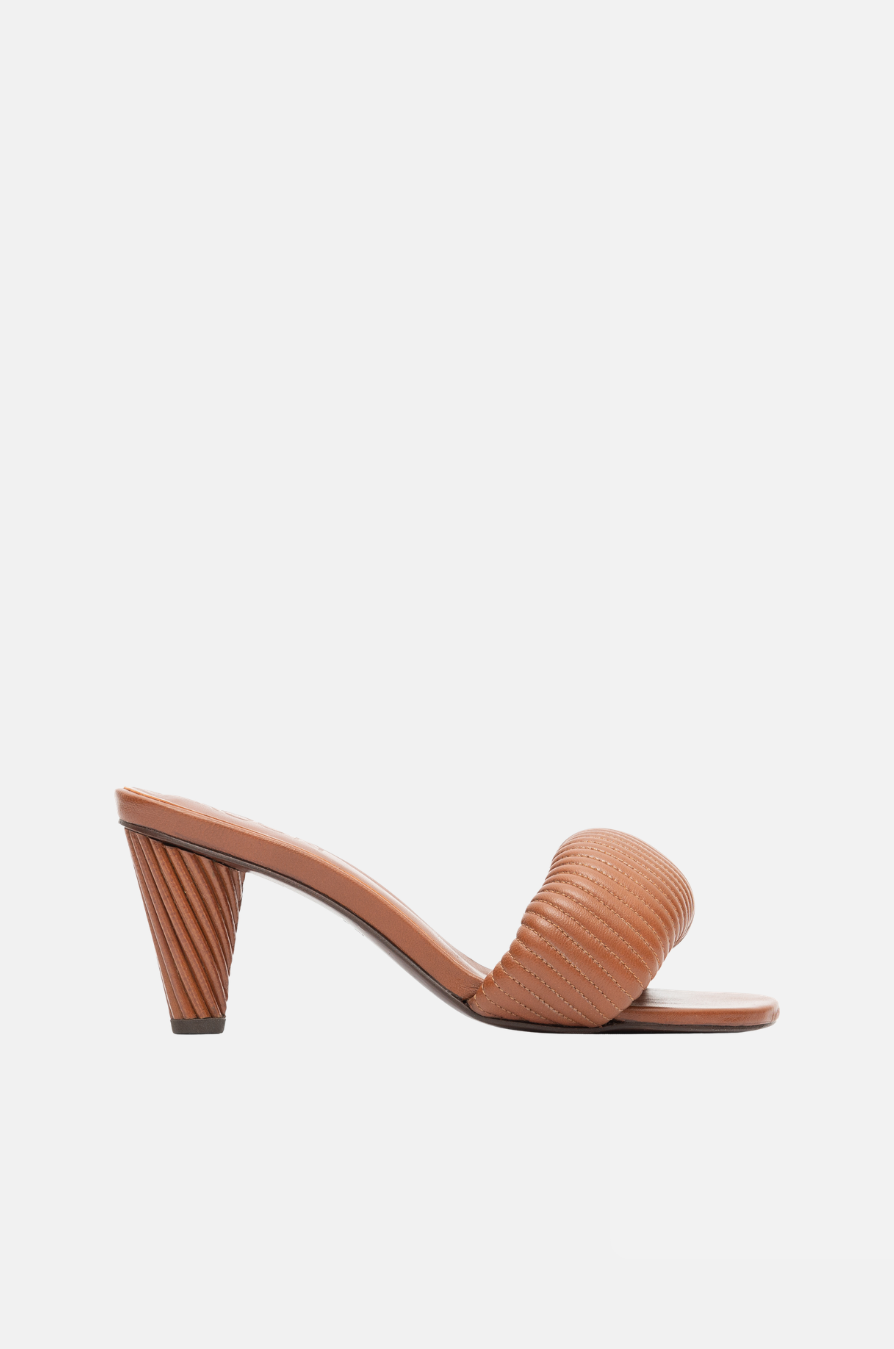 Sandal Settee Cushion Heels Conhaque